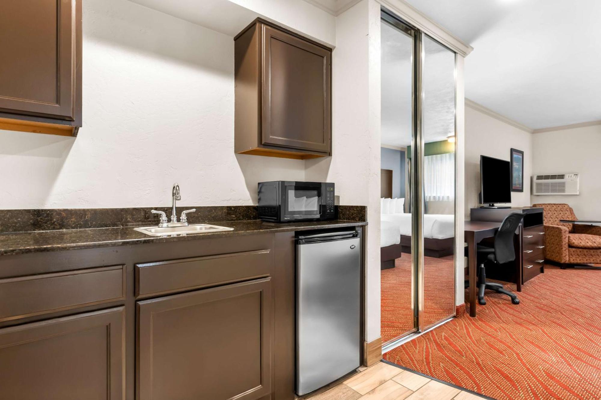 Best Western Plus Parkway Inn Wilsonville Eksteriør billede