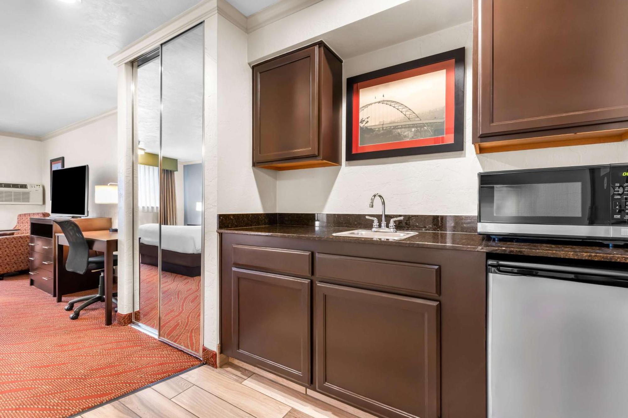 Best Western Plus Parkway Inn Wilsonville Eksteriør billede