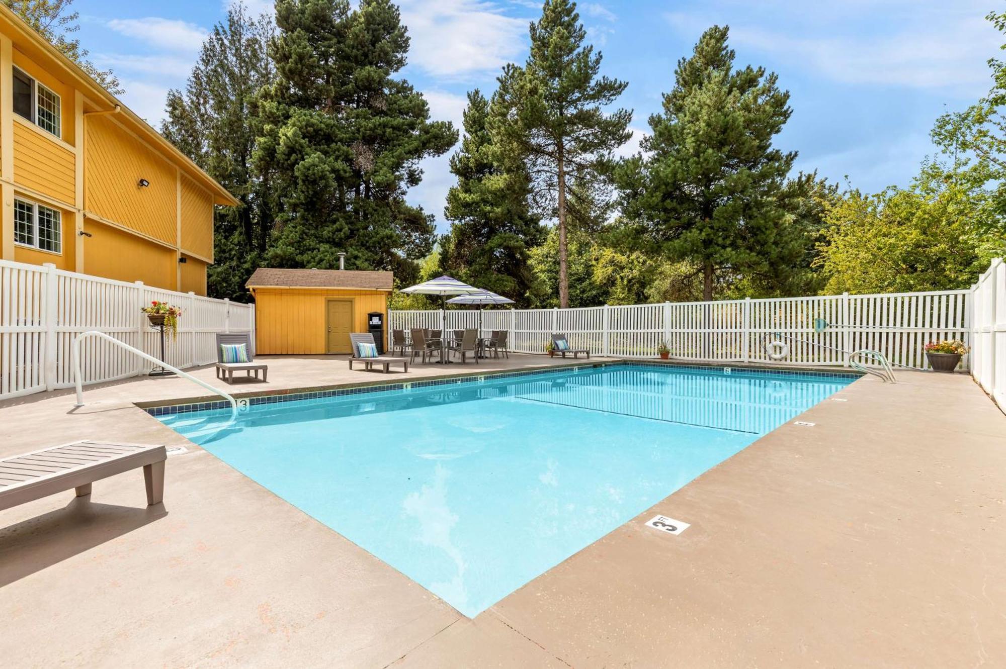Best Western Plus Parkway Inn Wilsonville Eksteriør billede